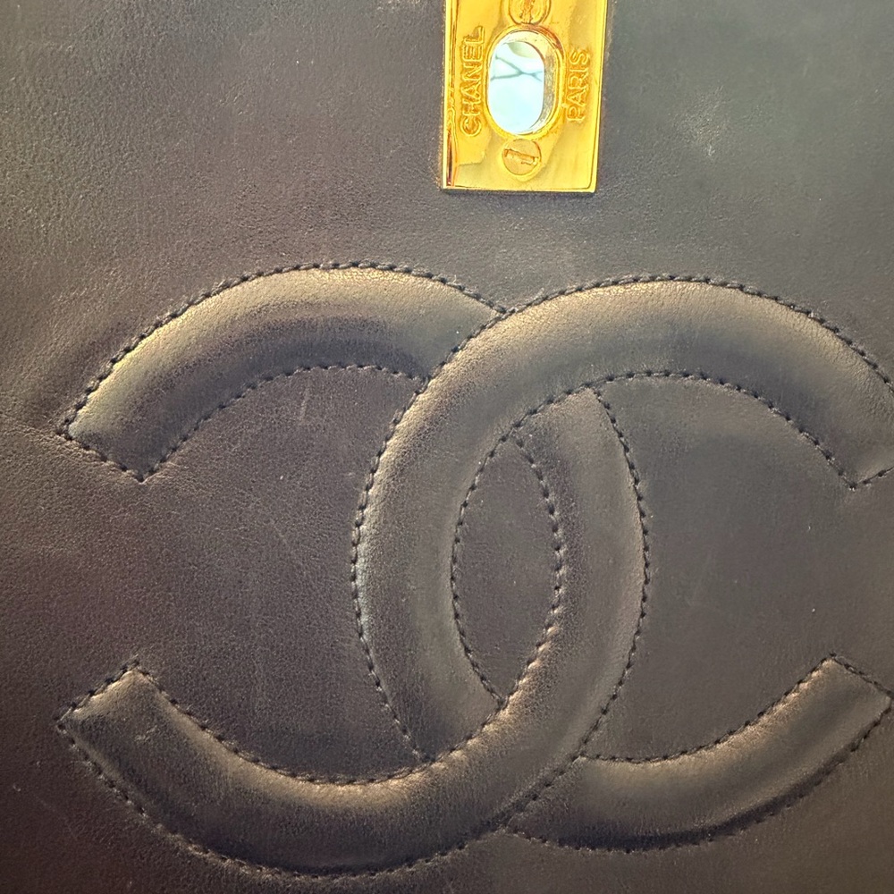 Chanel Quilted Lambskin Single Flap Shoulder Bag in Black with Gold Hardware - Picture 15 of 17